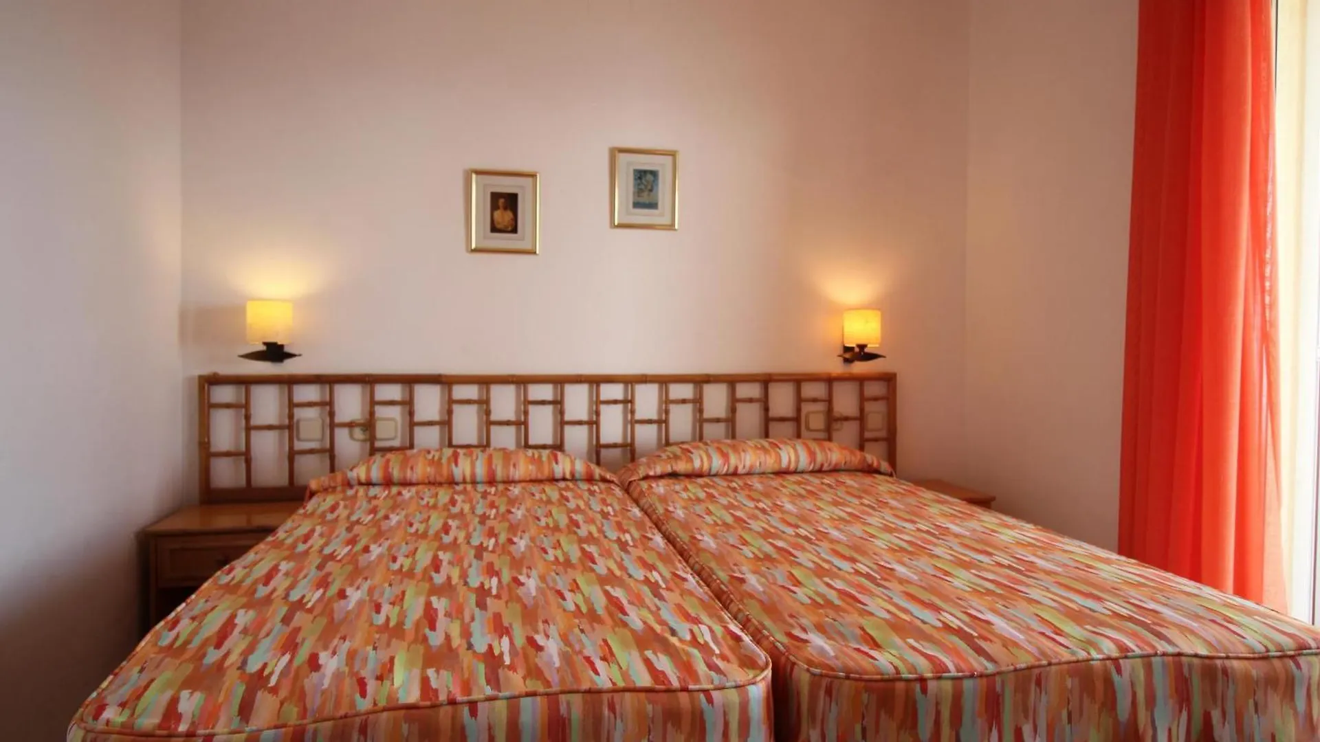 Bellamar C - Casa Adosada Para 10 Personas En Primera Linea De Mar En Llanca. - Es-228-18