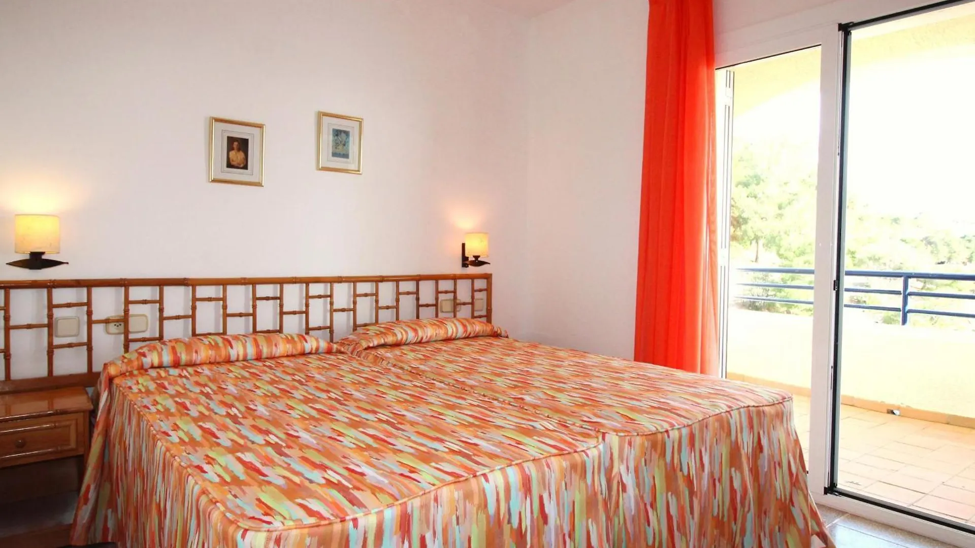 Bellamar C - Casa Adosada Para 10 Personas En Primera Linea De Mar En Llanca. - Es-228-18
