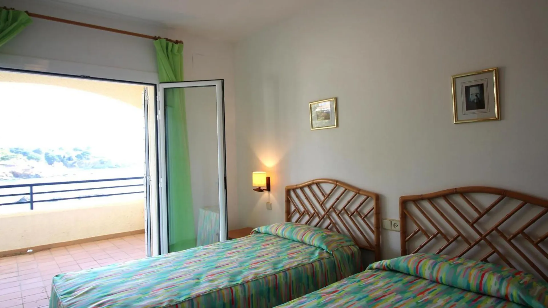 Casa vacanze Bellamar C - Casa Adosada Para 10 Personas En Primera Linea De Mar En Llanca. - Es-228-18